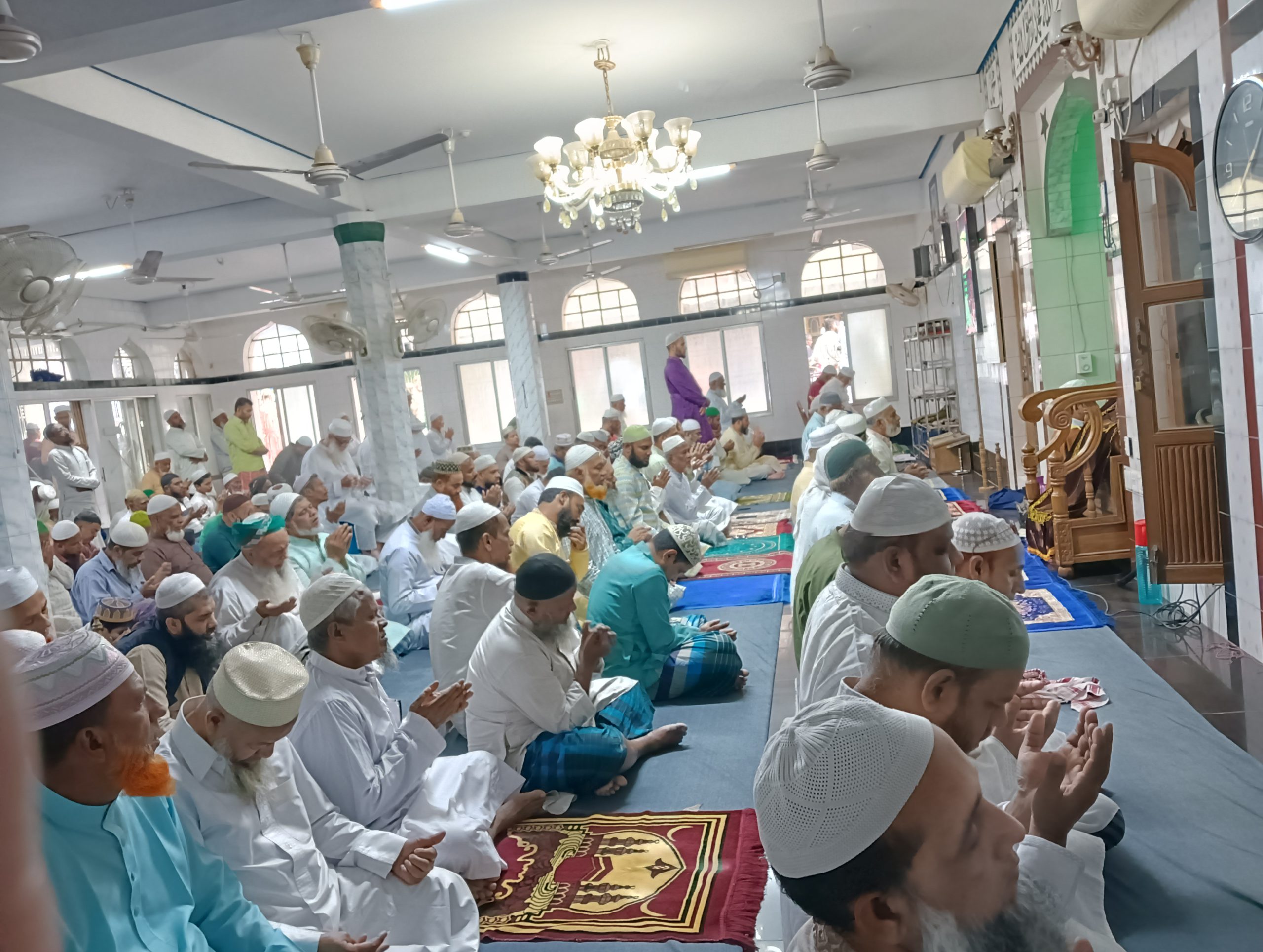 জুমার নামাজের পর খালেদা জিয়ার জন্য বিশেষ দোয়া মাহফিল অনুষ্ঠিত