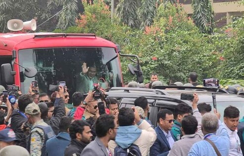 প্রকাশের উপযোগী করে সাজানো হয়েছে: দীর্ঘ দেড় যুগ পর দেশে ফিরলেন তারেক রহমান, গণসংবর্ধনায় রওনা