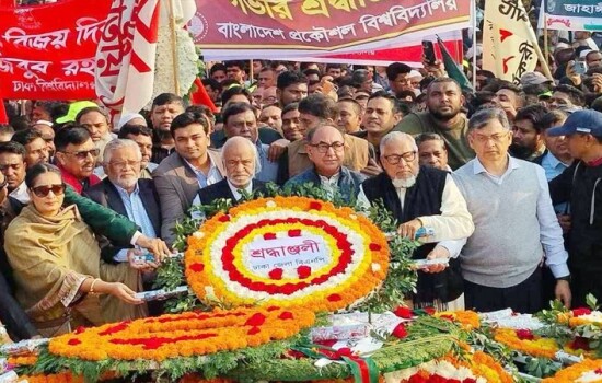 মহান বিজয় দিবসের প্রথম প্রহরে জাতীয় স্মৃতিসৌধে বিএনপির শ্রদ্ধা