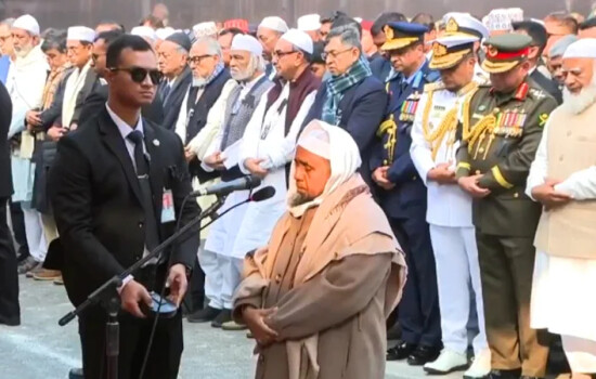 লাখো মানুষের ঢলে খালেদা জিয়ার জানাজা সম্পন্ন, রাষ্ট্রীয় ও রাজনৈতিক নেতৃত্বের শেষ শ্রদ্ধা