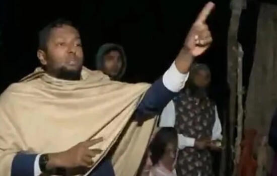 বিড়ির ধোঁয়ায় ভোট, ধর্মের মোড়কে রাজনীতি: ঝালকাঠি-১–এ ফয়জুল হকের বিতর্কিত প্রচারণা