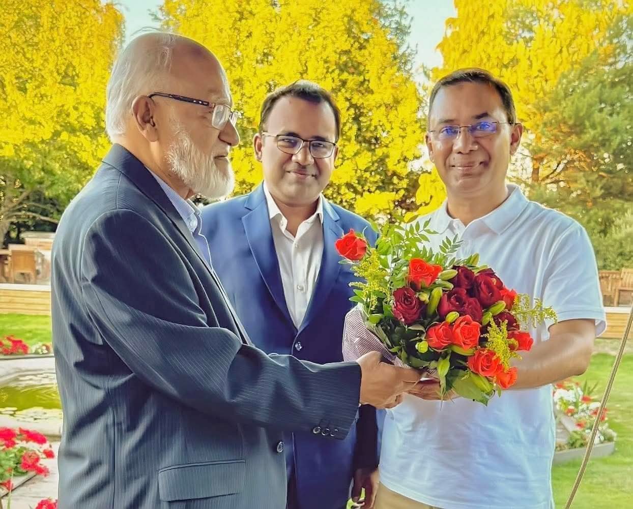 নেতৃত্বের ধারাবাহিকতা ও রাজনৈতিক বার্তা অভিনন্দন মাননীয় চেয়ারম্যান—