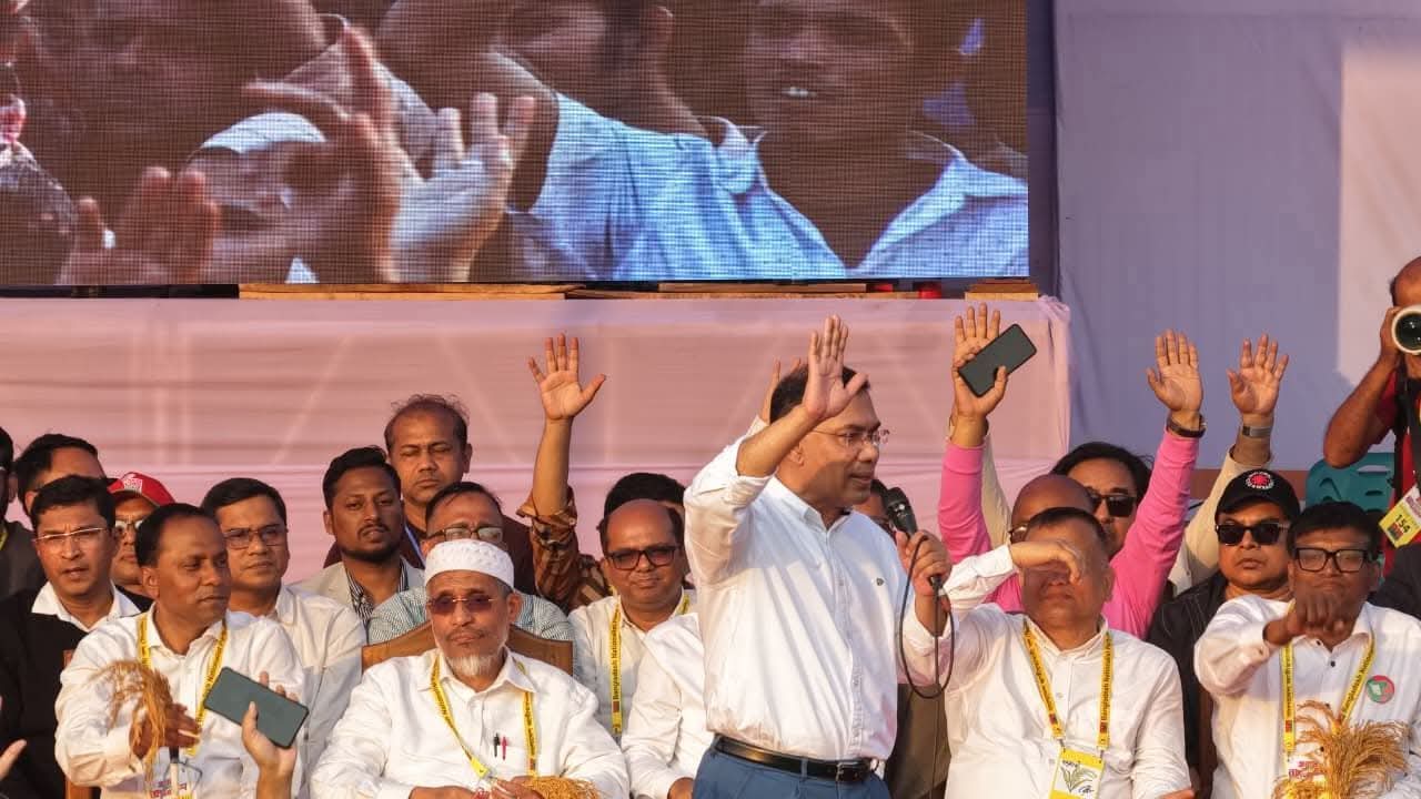 ২২ বছর পর ময়মনসিংহে তারেক রহমান: জনসমুদ্রে রূপ নিল সার্কিট হাউজ মাঠ