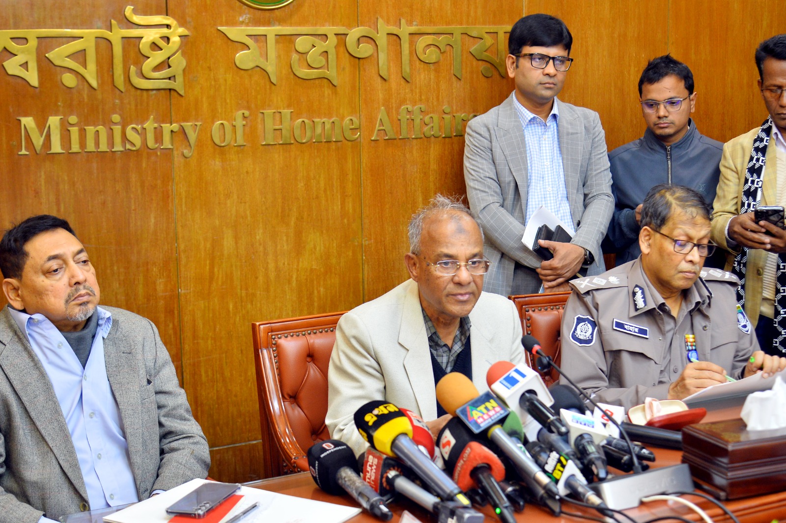 আইনশৃঙ্খলা পরিস্থিতি নিয়ন্ত্রণে কঠোর নির্দেশনা, নির্বাচন বানচালের চেষ্টা ব্যর্থ হবে: স্বরাষ্ট্র উপদেষ্টা