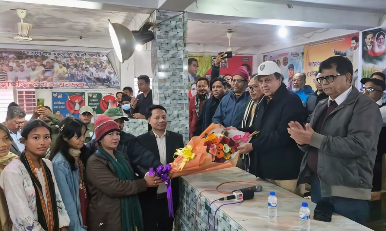 খাগড়াছড়িতে এনসিপির জেলা নেতাদের দলত্যাগ, বিএনপিতে যোগ দিল তিন শতাধিক নেতাকর্মী