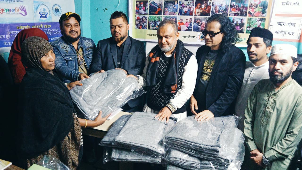 ফুলের হাসি স্কুলে শীতবস্ত্র বিতরণ ও সাবলম্বীকরণ কর্মসূচি অনুষ্ঠিত