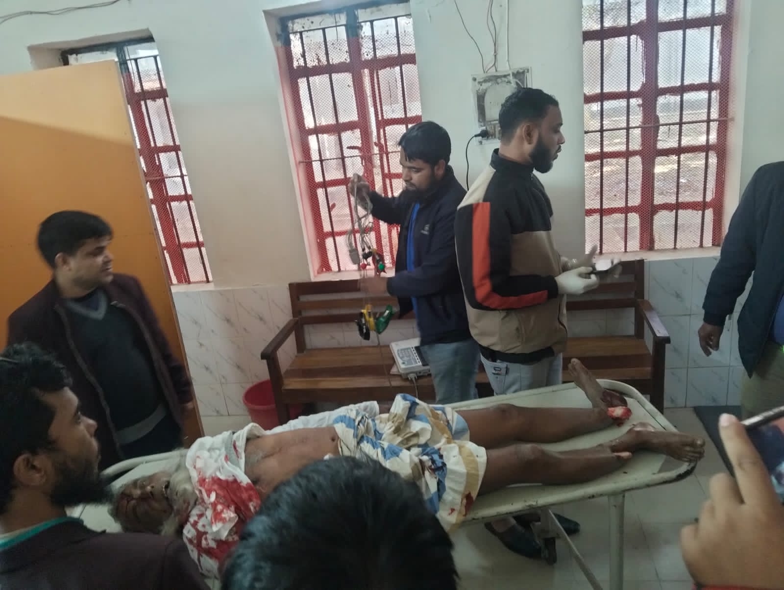 টঙ্গীবাড়ীতে বেপরোয়া মোটরসাইকেলের চাপায় আলু ব্যবসায়ী নিহত, চালক আটক