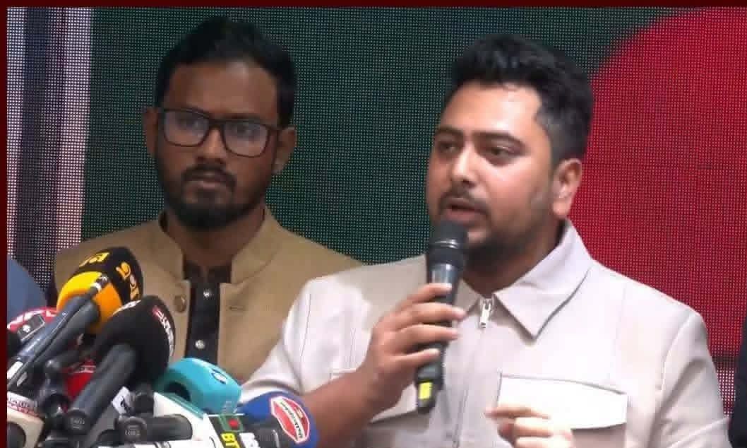 ফ্যামিলি কার্ড–কৃষি কার্ডের অর্থায়ন নিয়ে বিভ্রান্তি: আশীর্বাদের রাজনীতিতে বাস্তবতা হারানো নবজাতক নেতৃত্ব