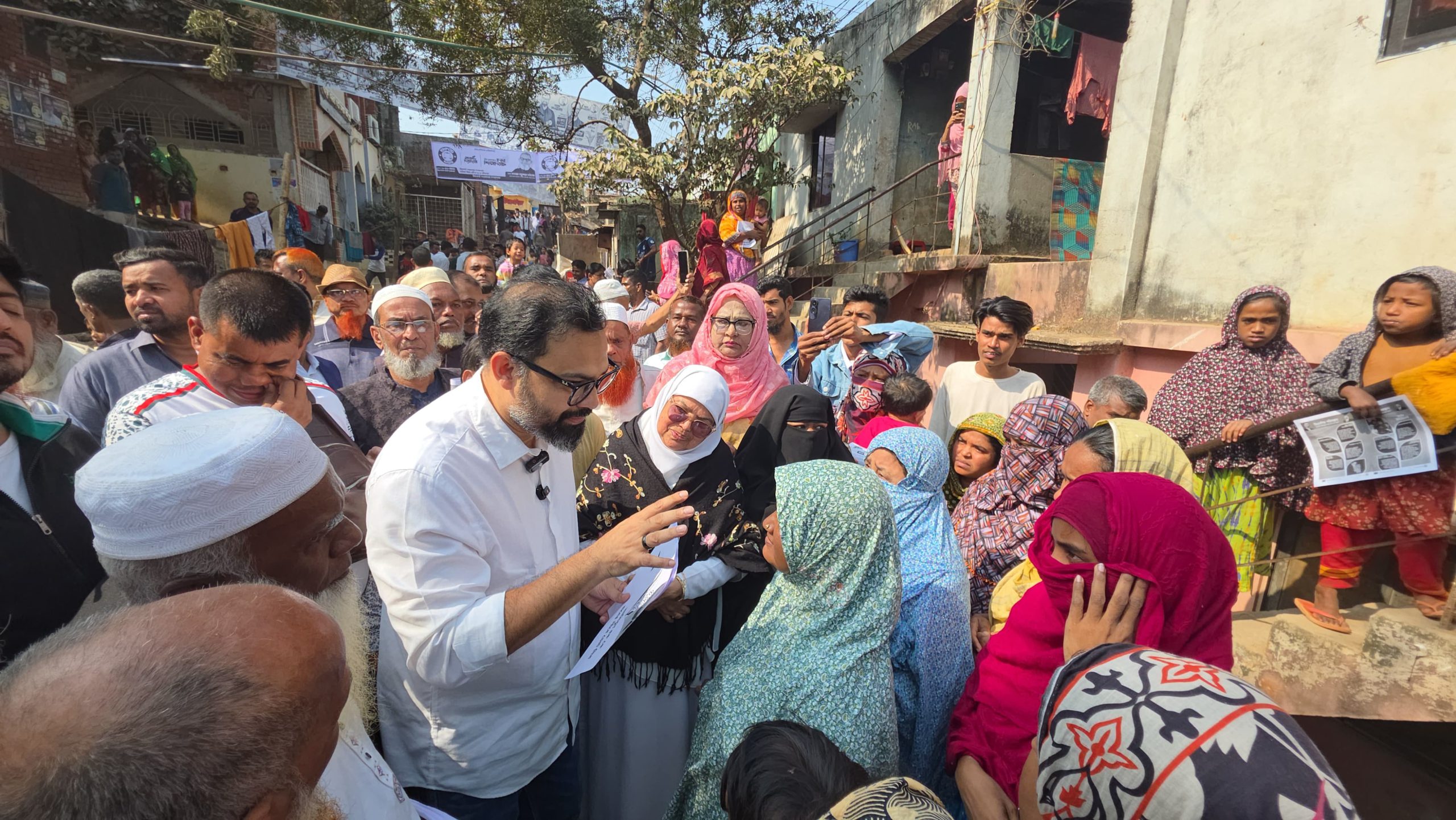 স্থায়ী পুনর্বাসন ও সম্প্রীতির সমাজ গড়ার প্রতিশ্রুতি আমিনুল হকের