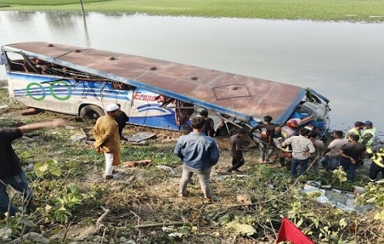 দাউদকান্দিতে বাস–অটোরিকশা সংঘর্ষে নিহত ২, আহত অন্তত ৭