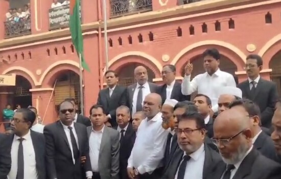 জামিনের প্রতিবাদে বরিশালে দুই আদালত বর্জন বিএনপিপন্থী আইনজীবীদের