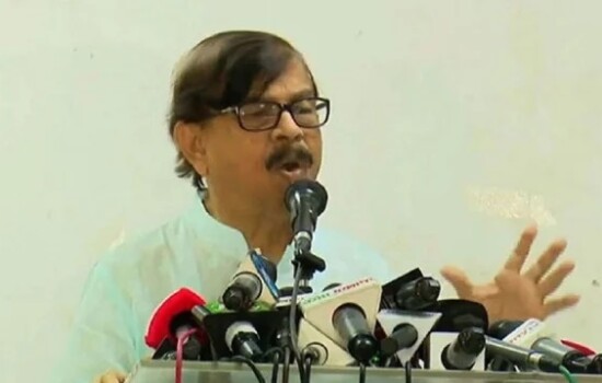 ব্যয়ভার সামলাতে না পারায় ঢাকা-১৮ থেকে সরে দাঁড়ালেন মাহমুদুর রহমান মান্না