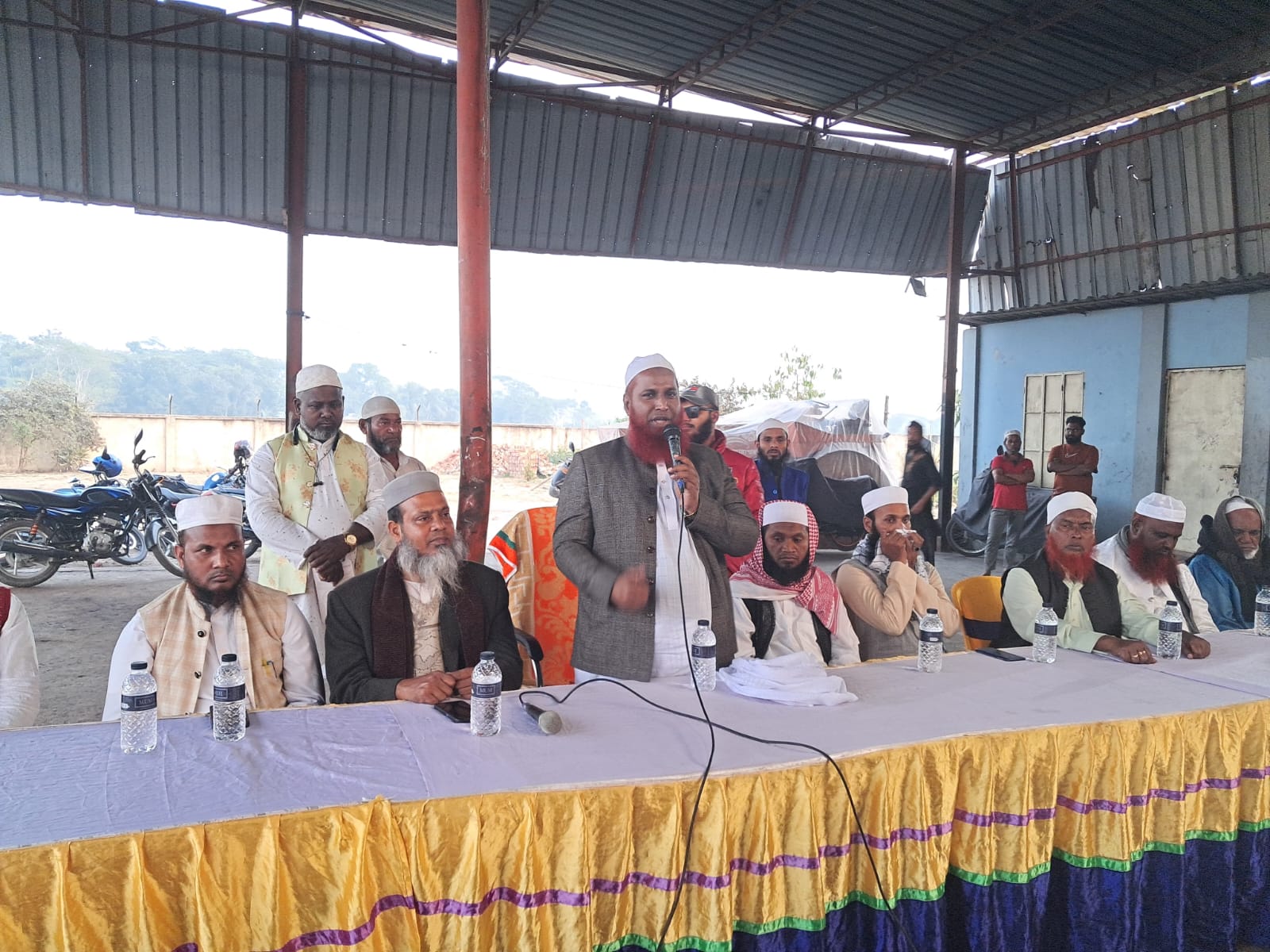 মাদারীপুরে হাতপাখা প্রতীকের প্রার্থীর উঠান বৈঠক ও দোয়া মাহফিল