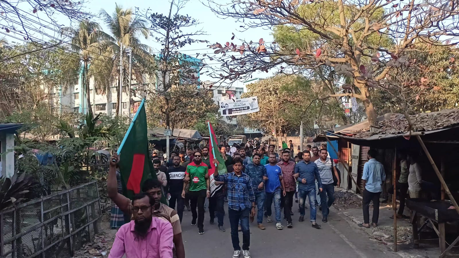 পোর্ট কলোনীতে জননেতা আমির খসরু মাহামুদ চৌধুরীর ধানের শীষের সমর্থনে গন মিছিল…….