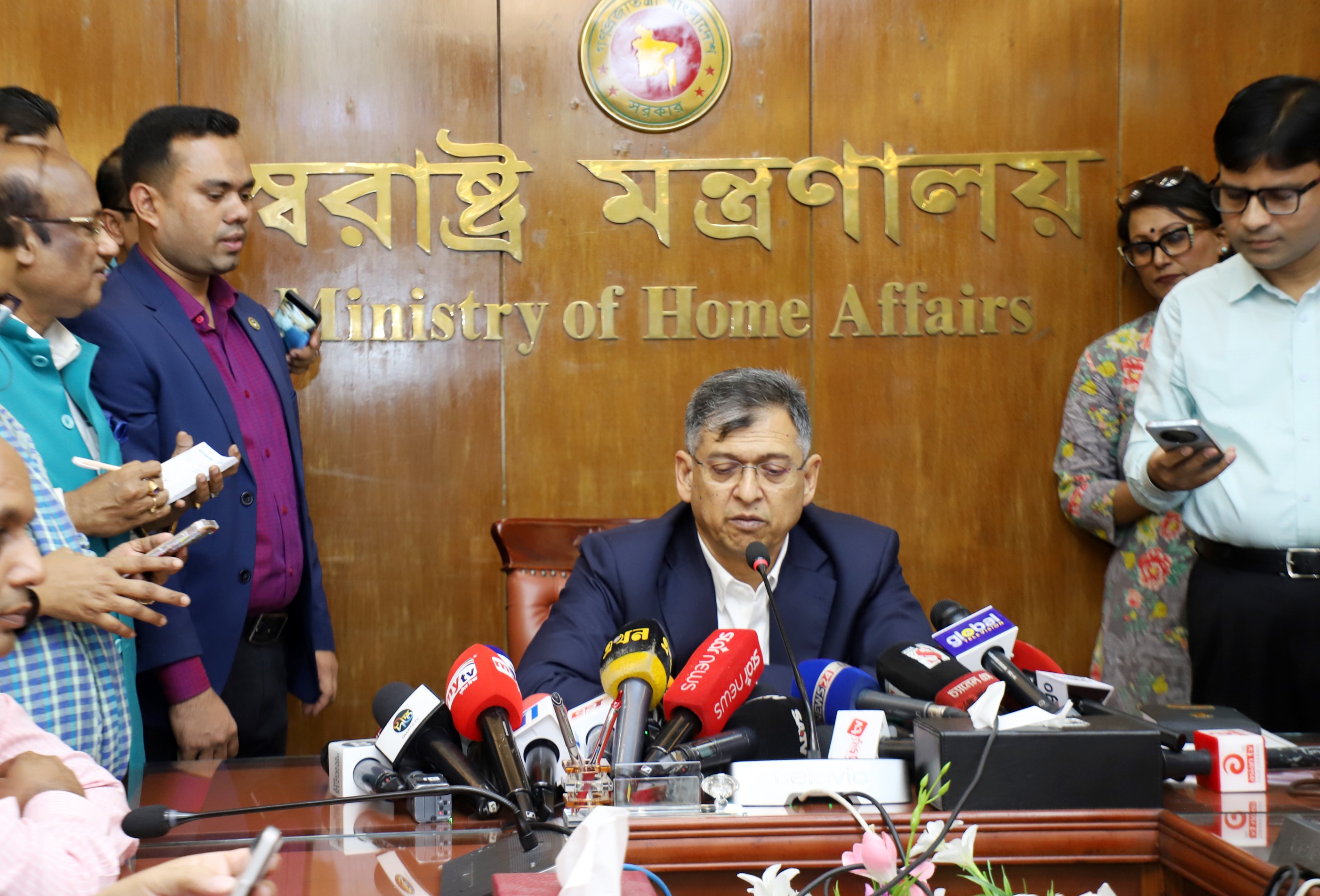 স্বরাষ্ট্রে কঠোর বার্তা: ২৭০১ কনস্টেবল নিয়োগ, অবৈধ হস্তক্ষেপে তাৎক্ষণিক ব্যবস্থা