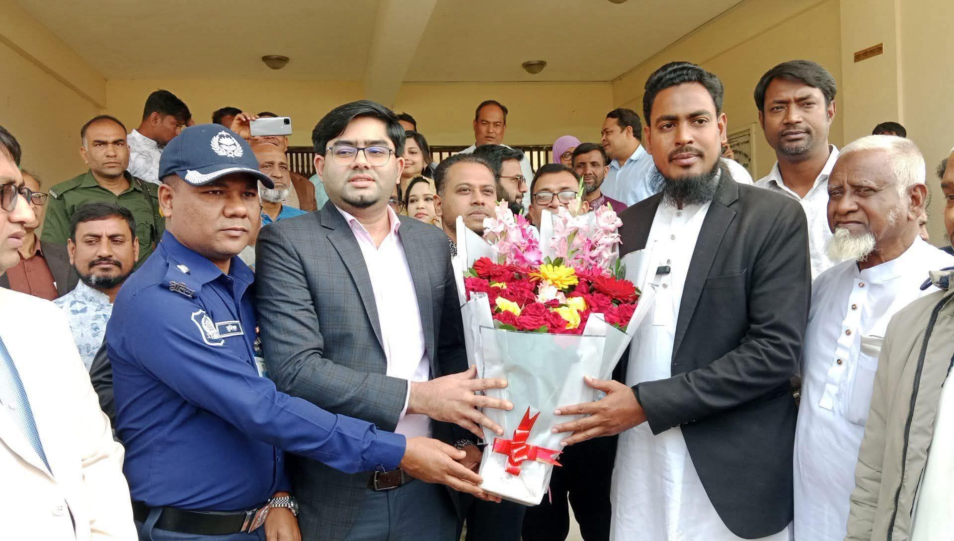 পীরগাছায় নবনির্বাচিত এমপি আখতার হোসেনকে ফুলেল শুভেচ্ছা ও মতবিনিময় সভা অনুষ্ঠিত