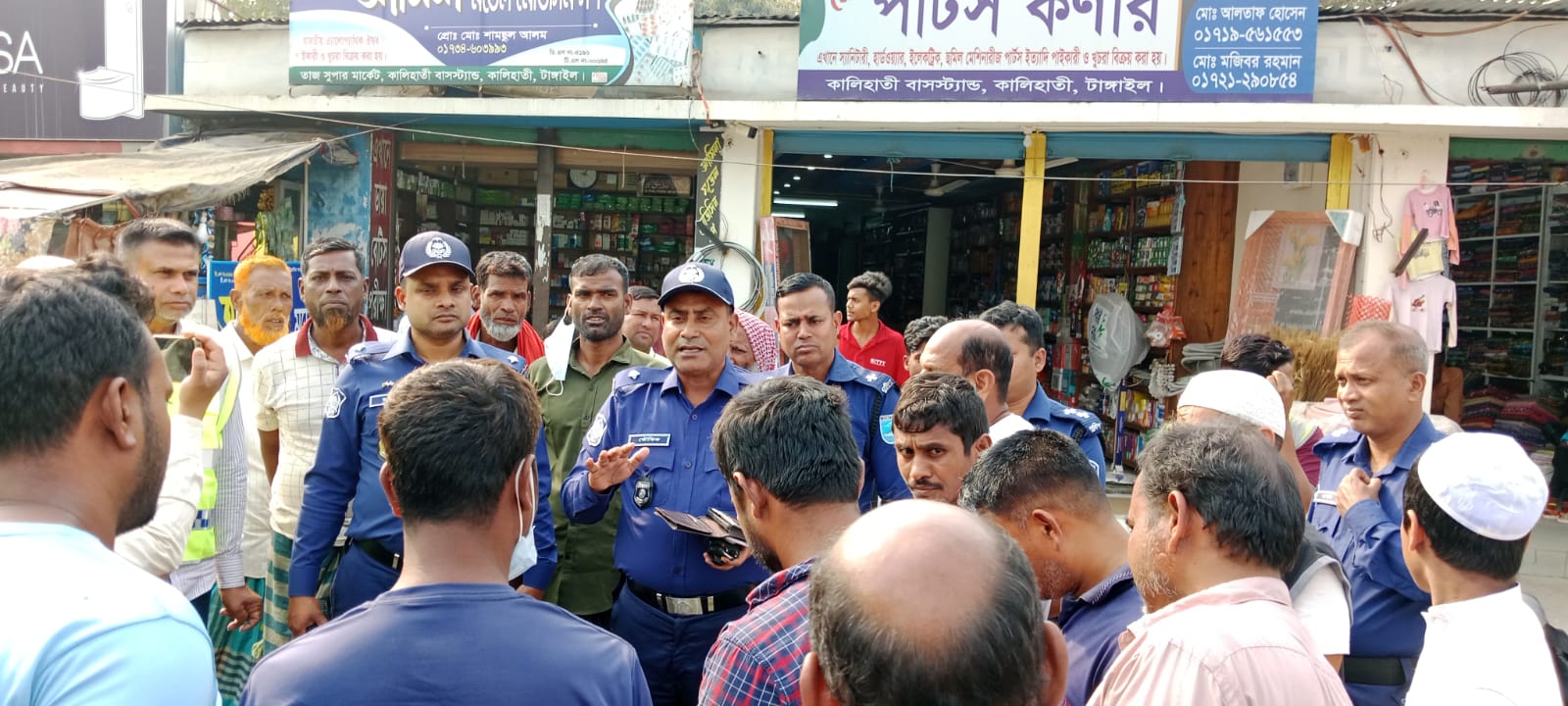 বাসস্ট্যান্ডে চাঁদাবাজি দমনে জিরো টলারেন্স ওসি তৌফিক আজমের কঠোর অবস্থান ।। বিভিন্ন মহলের অভিনন্দন