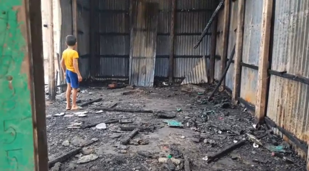 সখীপুরে গভীর রাতে অগ্নিকাণ্ড, ৩ দোকান পুড়ে ছাই