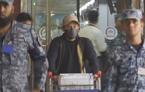 উমরাহ শেষে দেশে ফিরলেন মুশফিকুর রহিম, জেদ্দায় আটকে থাকার অবসান