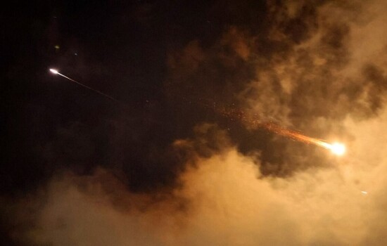 কাতারের আল-উদেইদ মার্কিন বিমানঘাঁটিতে ইরানের ব্যালিস্টিক মিসাইল হামলা