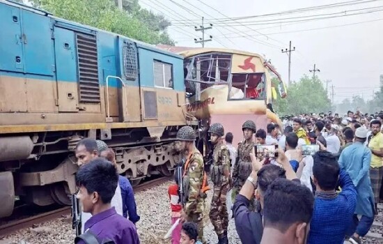 কুমিল্লার পদুয়ার বাজারে বাস-ট্রেন সংঘর্ষ: ১২ মৃত্যু, তিন তদন্ত কমিটি গঠন, দুই গেটম্যান বরখাস্ত