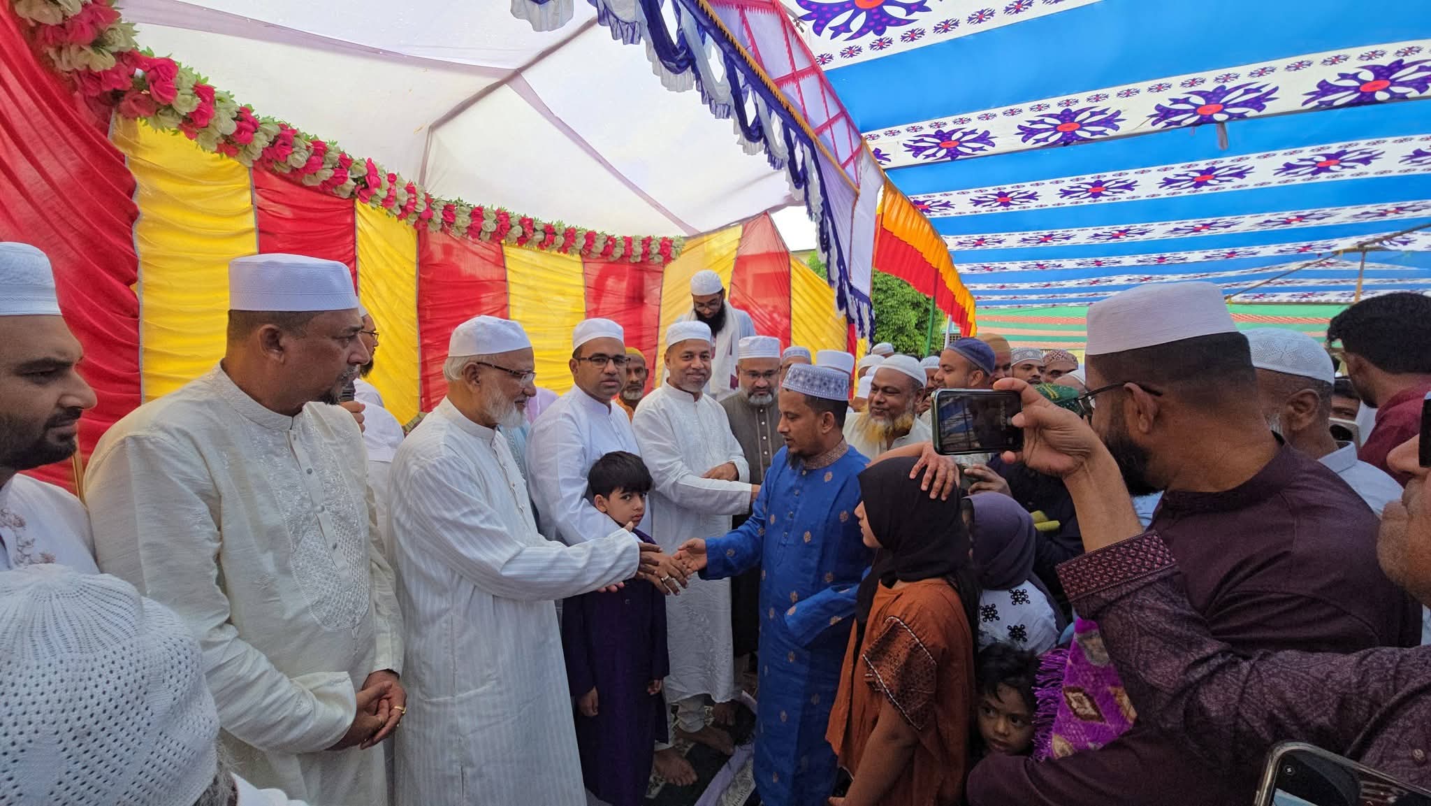 দাউদকান্দির প্রধান ঈদ জামাতে ড. খন্দকার মোশাররফ হোসেন, সম্প্রীতি-সংহতি ও জনসম্পৃক্ত রাজনীতির বার্তা