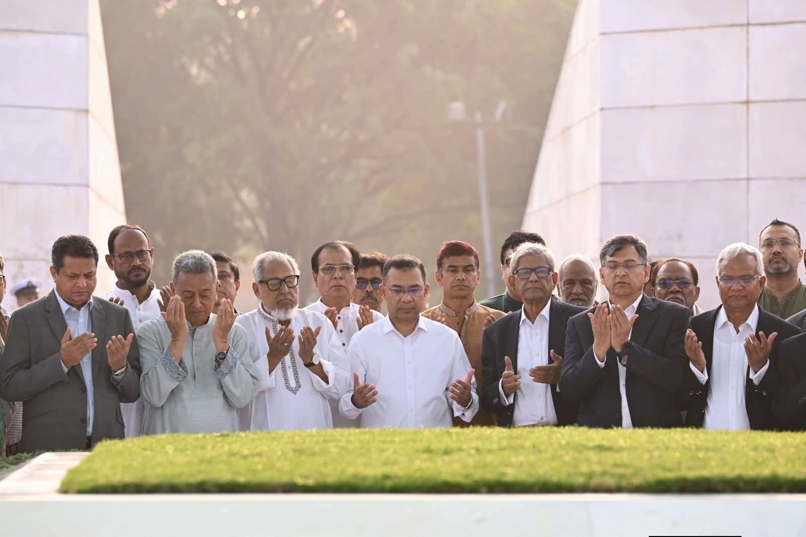 স্বাধীনতা দিবসে জিয়া–খালেদার সমাধিতে প্রধানমন্ত্রীর শ্রদ্ধা, রাজনৈতিক বার্তা স্পষ্ট