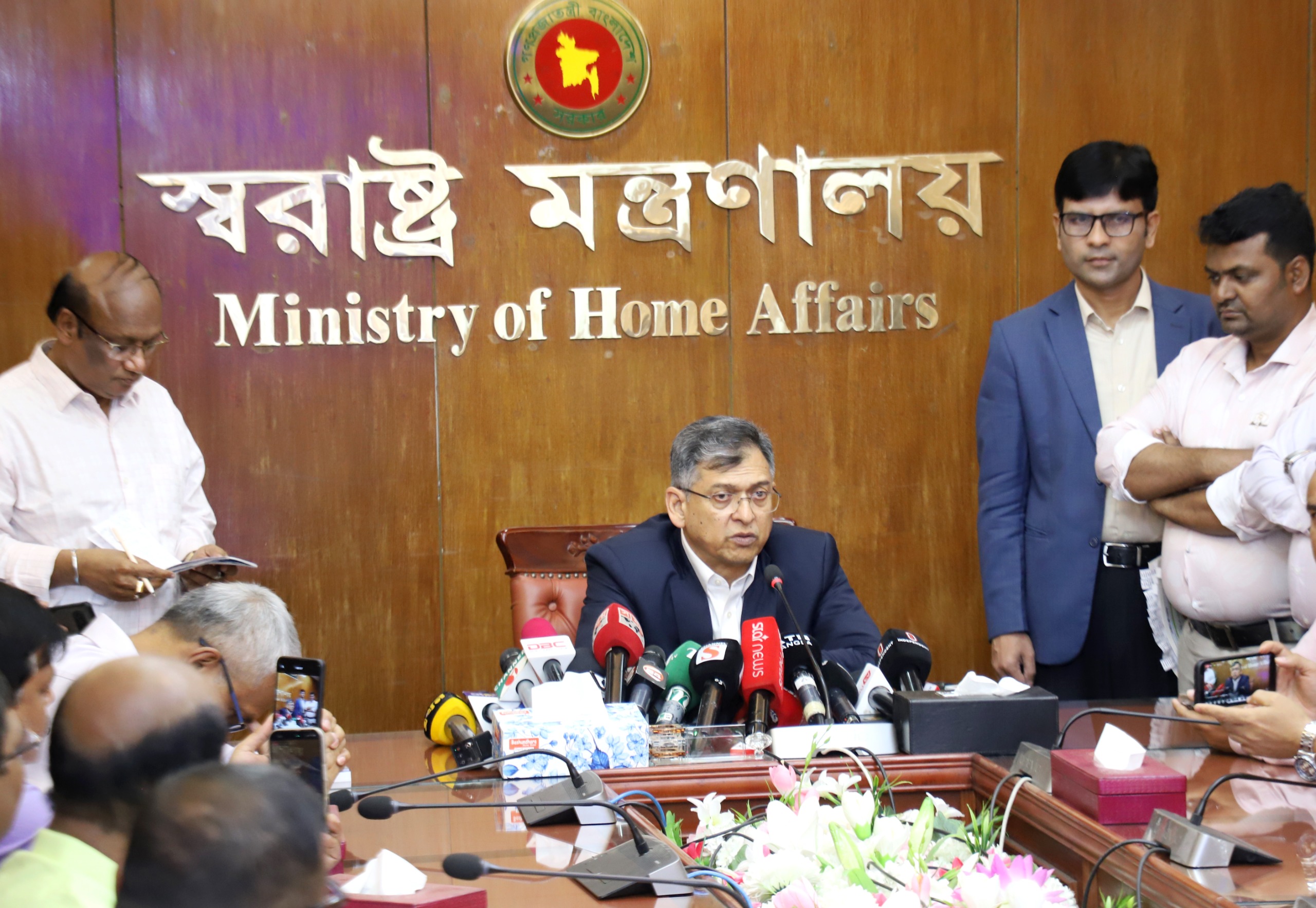 শীর্ষ সন্ত্রাসী-চাঁদাবাজদের বিরুদ্ধে শীঘ্রই ব্যবস্থা নেয়া হবে- স্বরাষ্ট্রমন্ত্রী