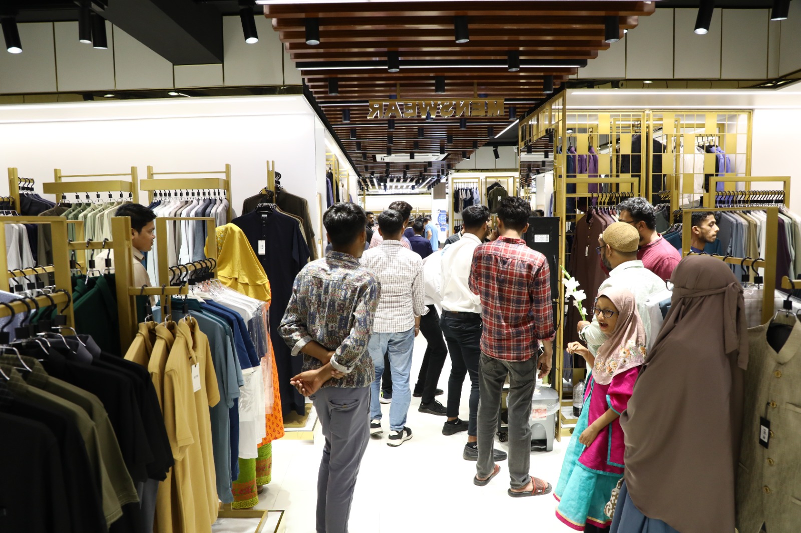 *বরিশালে গ্র্যান্ড ওপেনিংয়ের মাধ্যমে ইল্লিয়ীনের মাল্টি-ব্র্যান্ড স্টোরের আত্মপ্রকাশ*