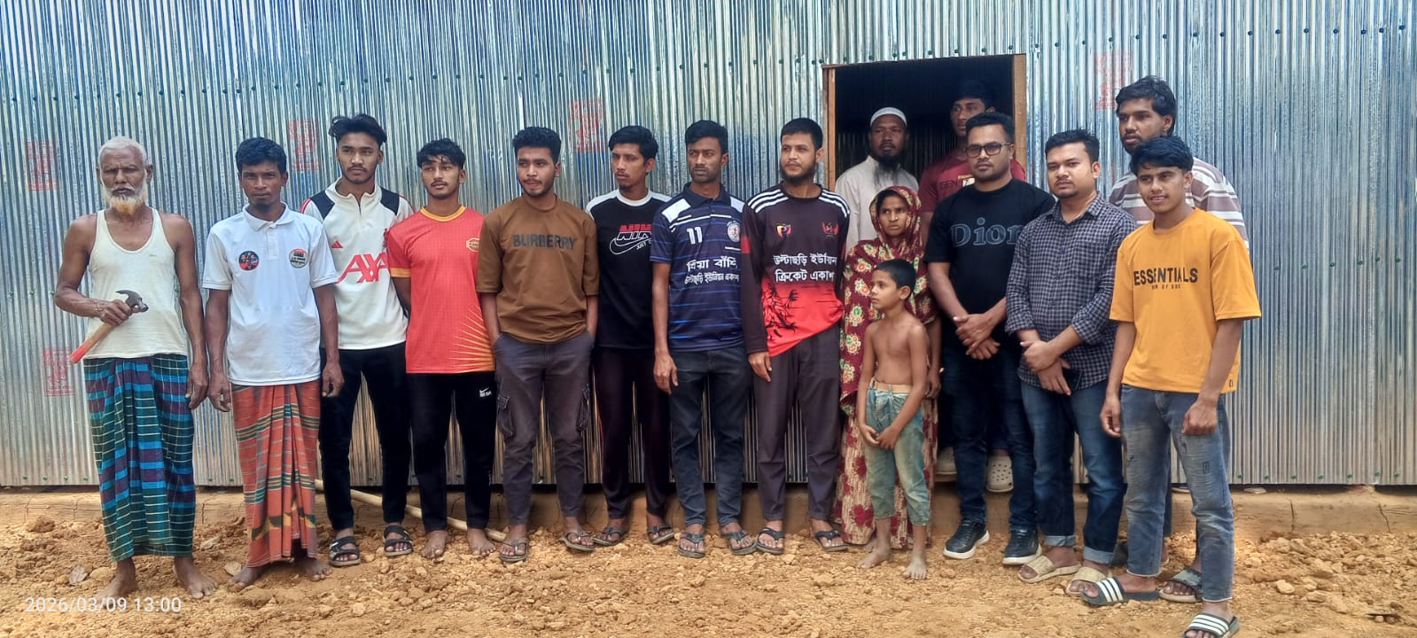 পানছড়িতে অসহায় দিনমজুরকে টিনসেট ঘর উপহার দিলো যুবসমাজ