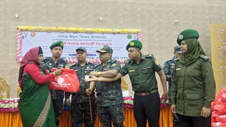 খাগড়াছড়িতে ভাতাভোগী আনসার ও ভিডিপি সদস্যদের মাঝে ঈদ উপহার বিতরণ