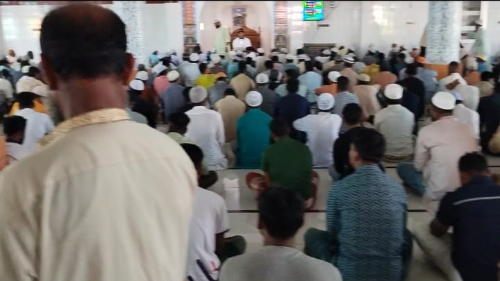 রমজানের শেষ জুম্মায় ছোনকা জামে মসজিদে মুসল্লিদের ঢল, ভরে উঠলো ঈমানি আবহ
