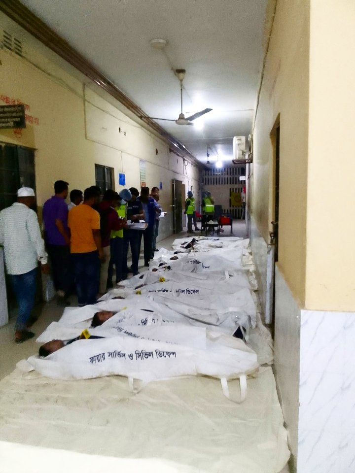 দৌলতদিয়া ফেরিঘাটে বাসডুবির ঘটনায় নিহত বেড়ে ২৩