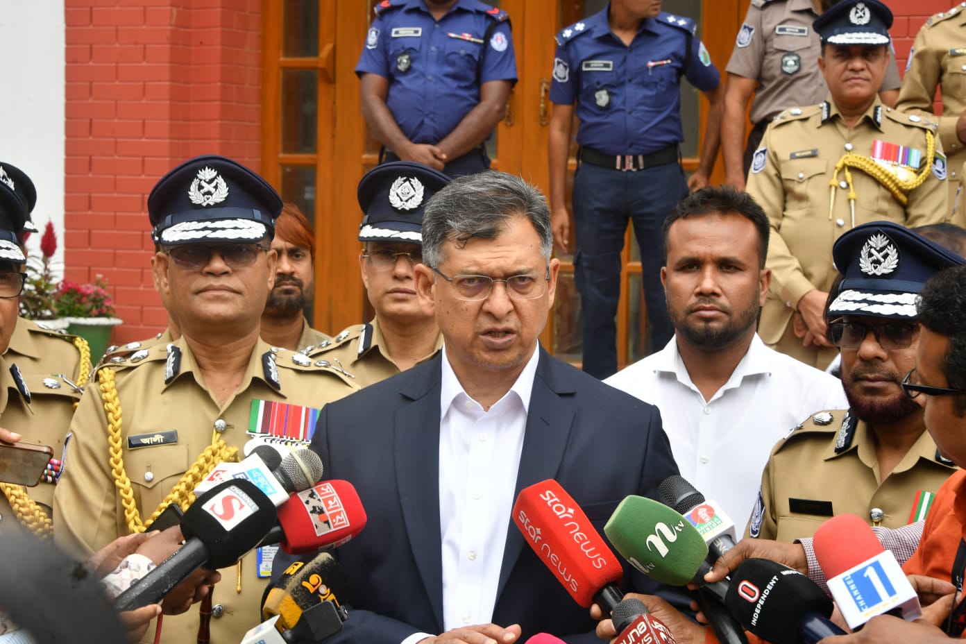 জনপ্রত্যাশা ও ছাত্র-গণঅভ্যুত্থানের আকাঙ্ক্ষা অনুযায়ী সংবিধান সংস্কার করা হবে: স্বরাষ্ট্রমন্ত্রী