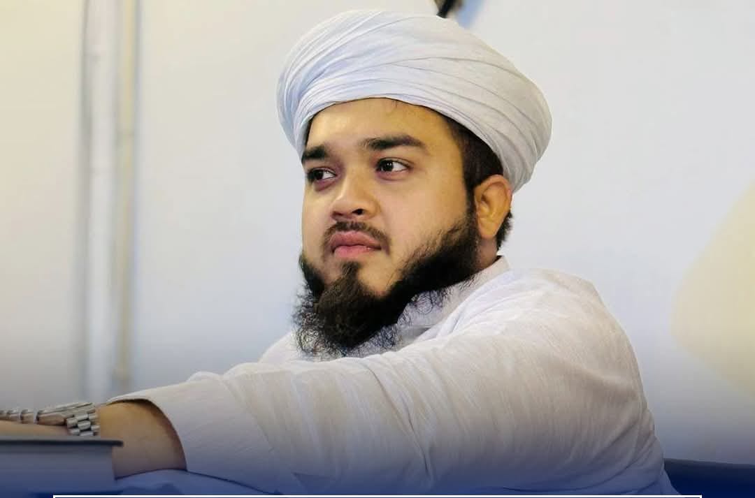 সংসদে নামায পড়তে গিয়ে জুতা খোয়ালেন এমপি হানজালা।