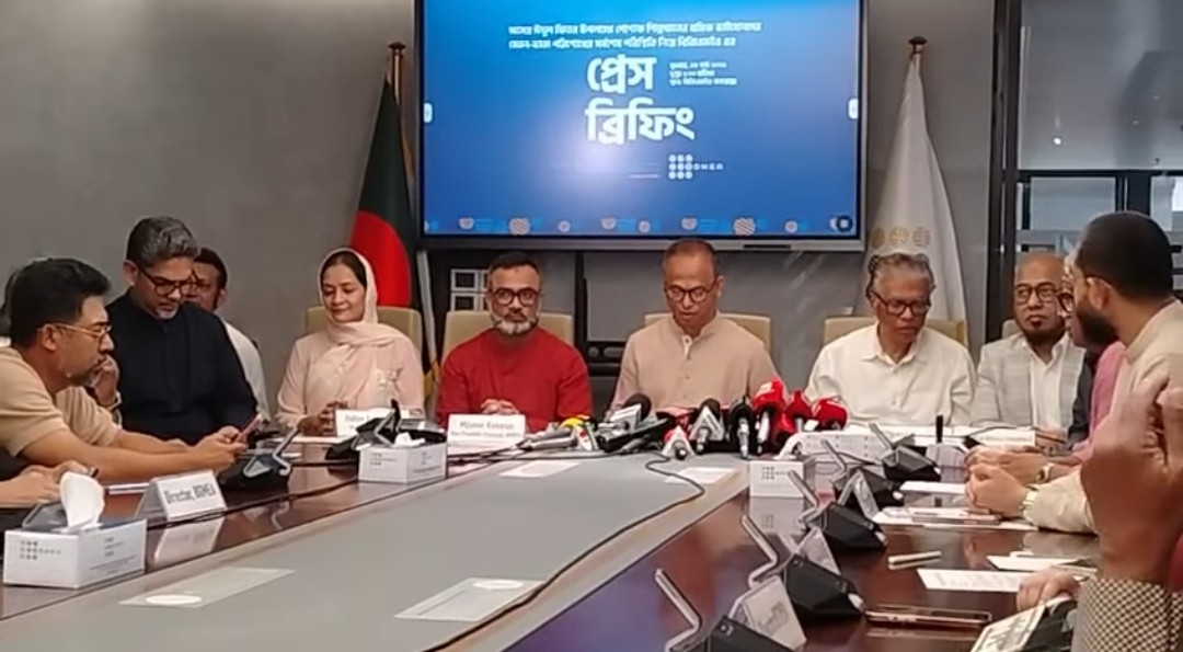 ঈদকে ঘিরে শ্রমিকদের বেতন-ভাতা নিয়ে চাপ, বৈশ্বিক সংকটে বিপর্যস্ত পোশাক শিল্প—সমাধানে রাজনৈতিক সদিচ্ছার আহ্বান