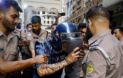 মানবপাচার মামলায় ৫ দিনের রিমান্ডে মাসুদ উদ্দিন চৌধুরী, আদালত প্রাঙ্গণে ময়লা পানি ও পচা ডিম নিক্ষেপ