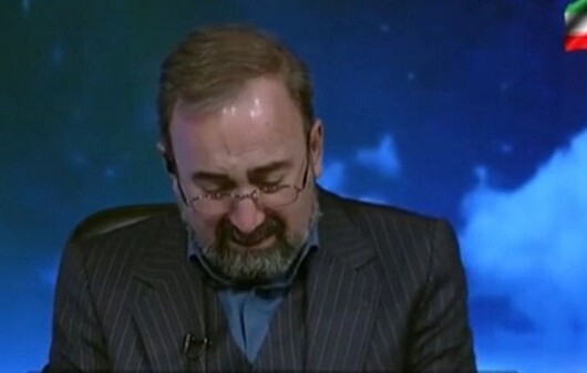 খামেনির মৃত্যুসংবাদ পাঠ করতে গিয়ে কান্নায় ভেঙে পড়লেন রাষ্ট্রীয় টিভি উপস্থাপক