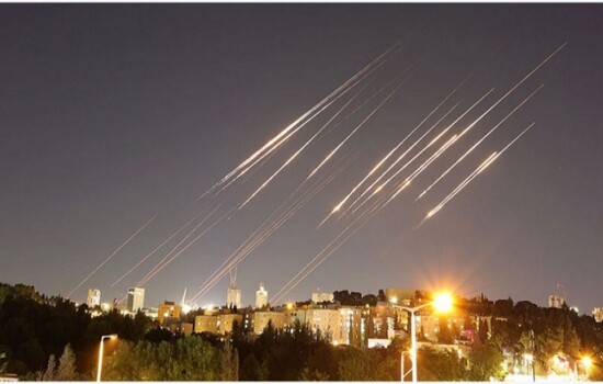 ইরান-হিজবুল্লাহর যৌথ হামলায় কেঁপে উঠল ইসরায়েল, শতাধিক শহরে সাইরেন