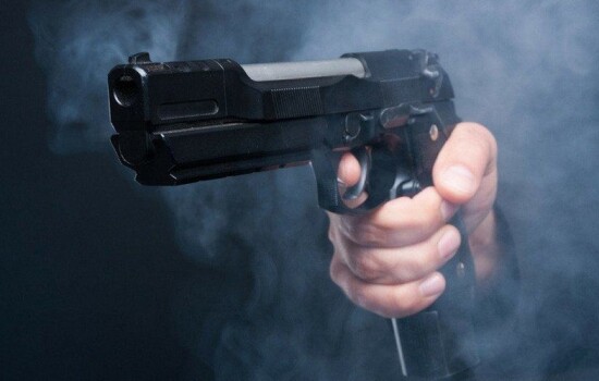 খুলনায় লক্ষ্যভ্রষ্ট গুলিতে রিকশাচালক গুলিবিদ্ধ, হাসপাতালে চিকিৎসাধীন