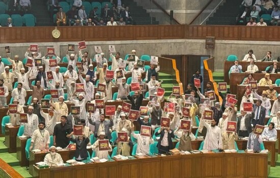 রাষ্ট্রপতির ভাষণের সময় স্লোগান দিয়ে সংসদ থেকে বিরোধী দলের ওয়াকআউট