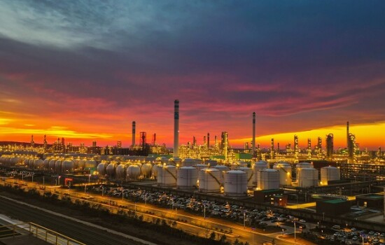 ইরানের তেল কেনায় চীনা রিফাইনারির ওপর মার্কিন নিষেধাজ্ঞা, উত্তেজনা বাড়ার শঙ্কা