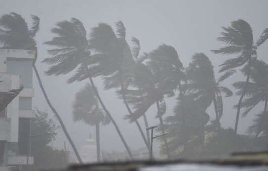দেশজুড়ে ৪৮ ঘণ্টার জরুরি সতর্কতা: তীব্র কালবৈশাখী ঝড়, বজ্রপাত ও ভারী বৃষ্টির আশঙ্কা