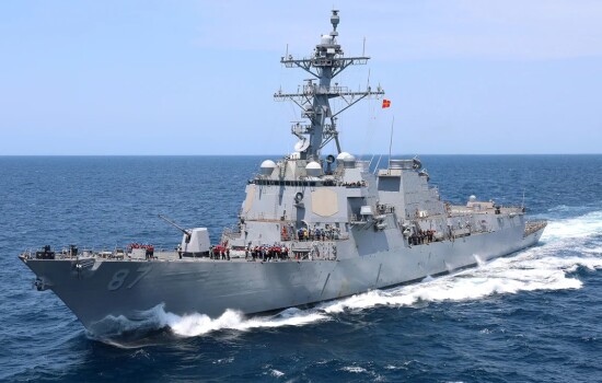 ইরানের দাবি: মার্কিন যুদ্ধজাহাজে ক্ষেপণাস্ত্র হামলা, পিছু হটেছে ‘ইউএসএস ত্রিপোলি’