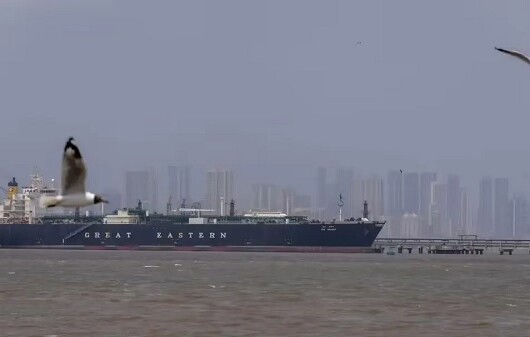 হরমুজ প্রণালি কেন্দ্র করে উত্তেজনার মাঝে যুক্তরাষ্ট্র–ইরান দুই সপ্তাহের যুদ্ধবিরতি, ট্রানজিট ফি পরিকল্পনায় নতুন বিতর্ক