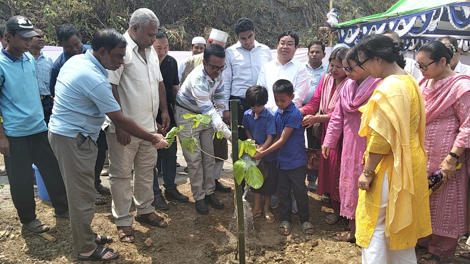 রাঙামাটিতে সড়কের পাশে বৃক্ষরোপণ কর্মসূচির উদ্বোধন, ৫ বছরে লাগানো হবে ৪১ হাজার গাছ