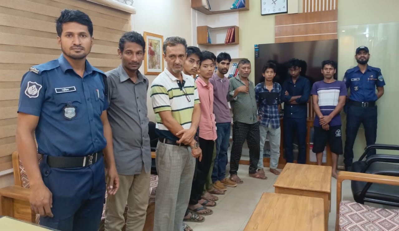 রাঙামাটিতে পুলিশের অভিযানে ১০ মাদক কারবারী আটক