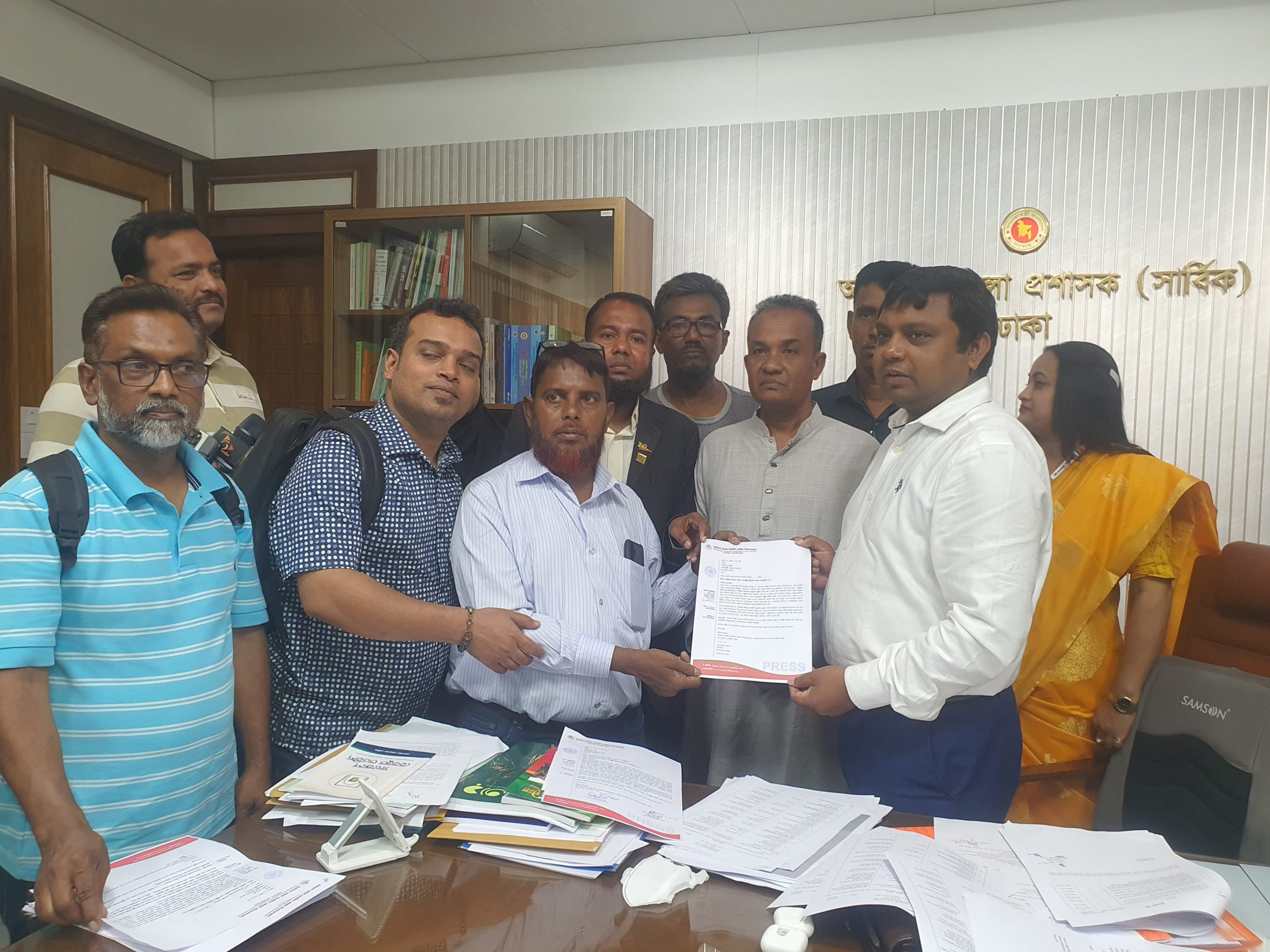 জাতীয় গণমাধ্যম সপ্তাহের রাষ্ট্রীয় স্বীকৃতির দাবিতে দেশব্যাপী প্রধানমন্ত্রীর বরাবরে স্মারকলিপি প্রদান