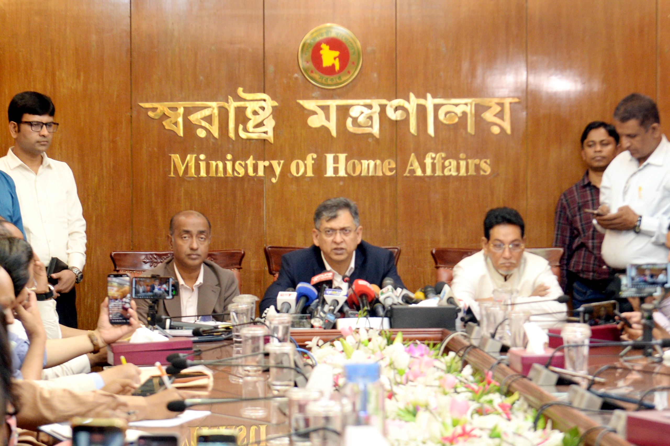 🟢 স্বল্প সময়ে ১৩৩ অধ্যাদেশ নিষ্পত্তি: সংসদীয় গণতন্ত্রে ‘অনন্য নজির’ দাবি স্বরাষ্ট্রমন্ত্রীর