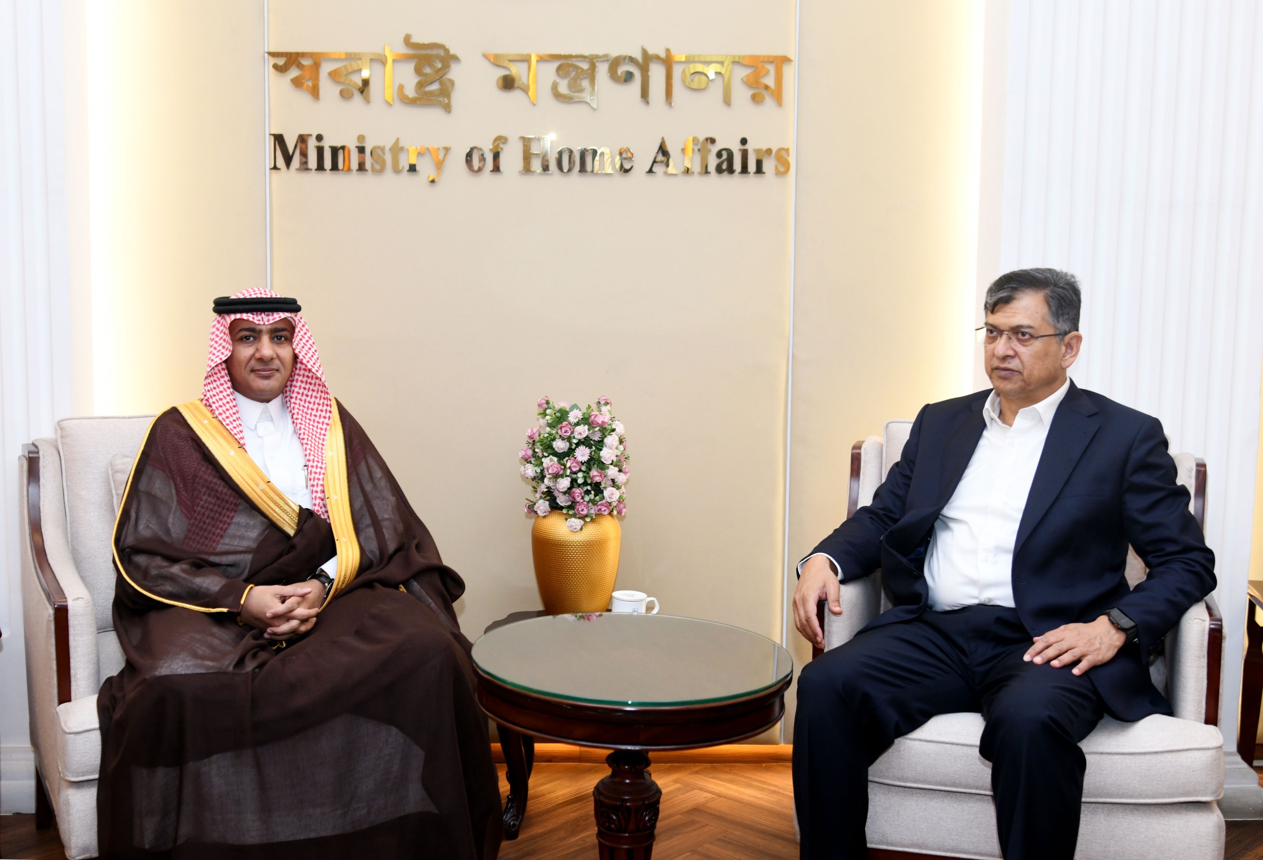 স্বরাষ্ট্রমন্ত্রীর সঙ্গে সৌদি রাষ্ট্রদূতের সৌজন্য সাক্ষাৎ
